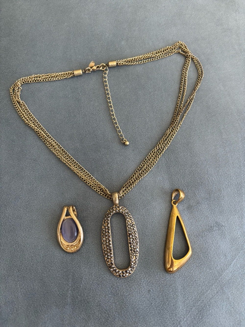 Lia Sophia - lot of 4 pieces Gold-Tone Chain Necklace Oval Pavé Pendant